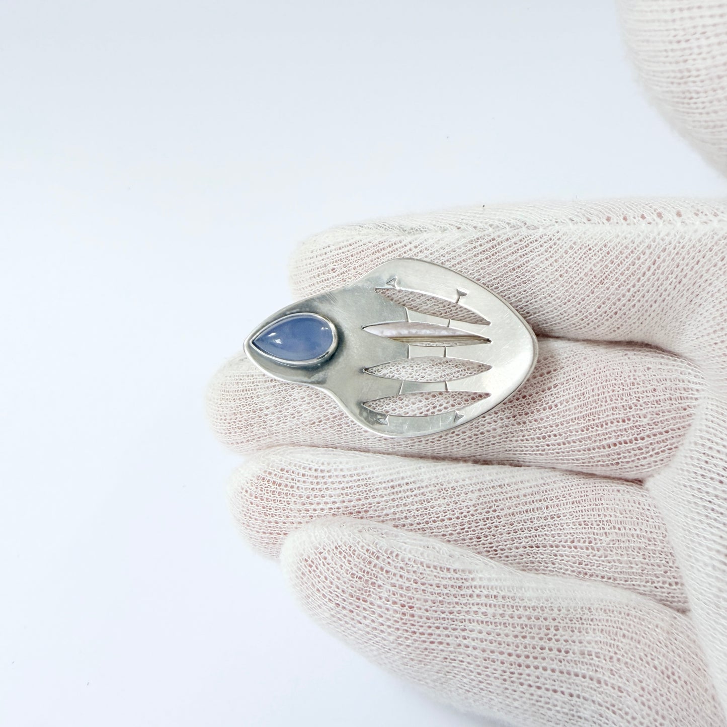 Kaplan, Sweden 1955. Vintage Solid Silver Chalcedony Brooch.