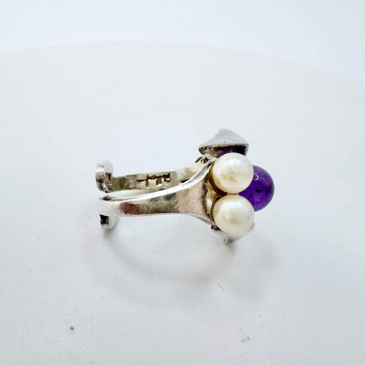 Robbert for Nordisk Kokusai, Sweden 1975. Vintage Sterling Silver Amethyst Pearl Ring.