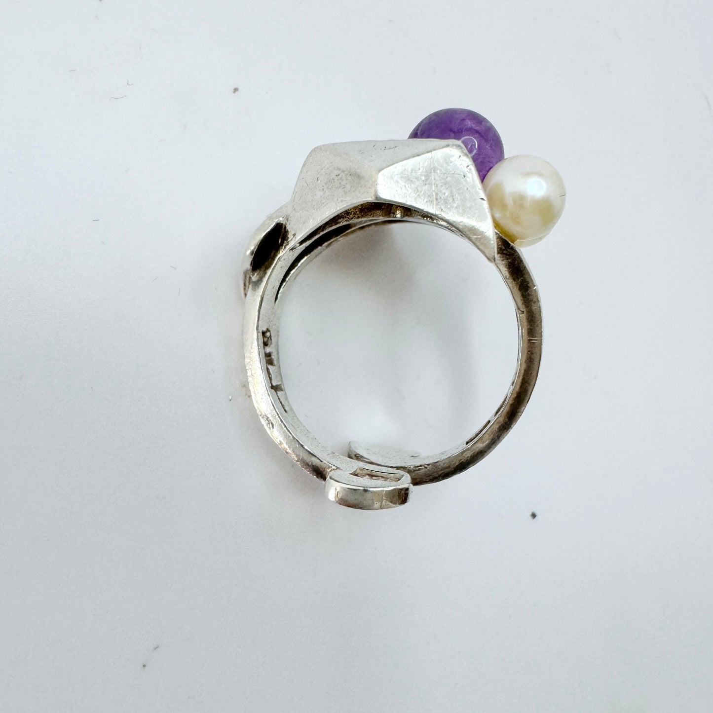 Robbert for Nordisk Kokusai, Sweden 1975. Vintage Sterling Silver Amethyst Pearl Ring.