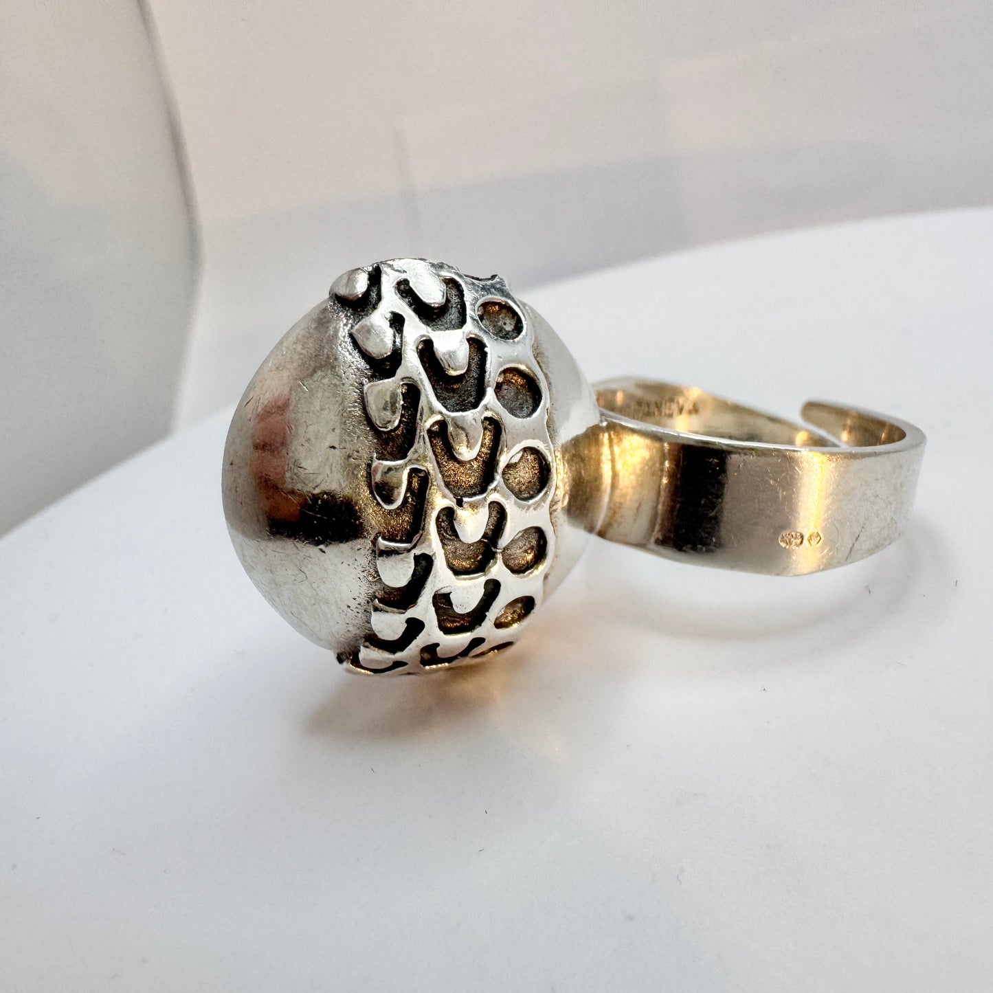 Pentti Sarpaneva, Finland 1972. Bold Vintage Solid Silver Ring.