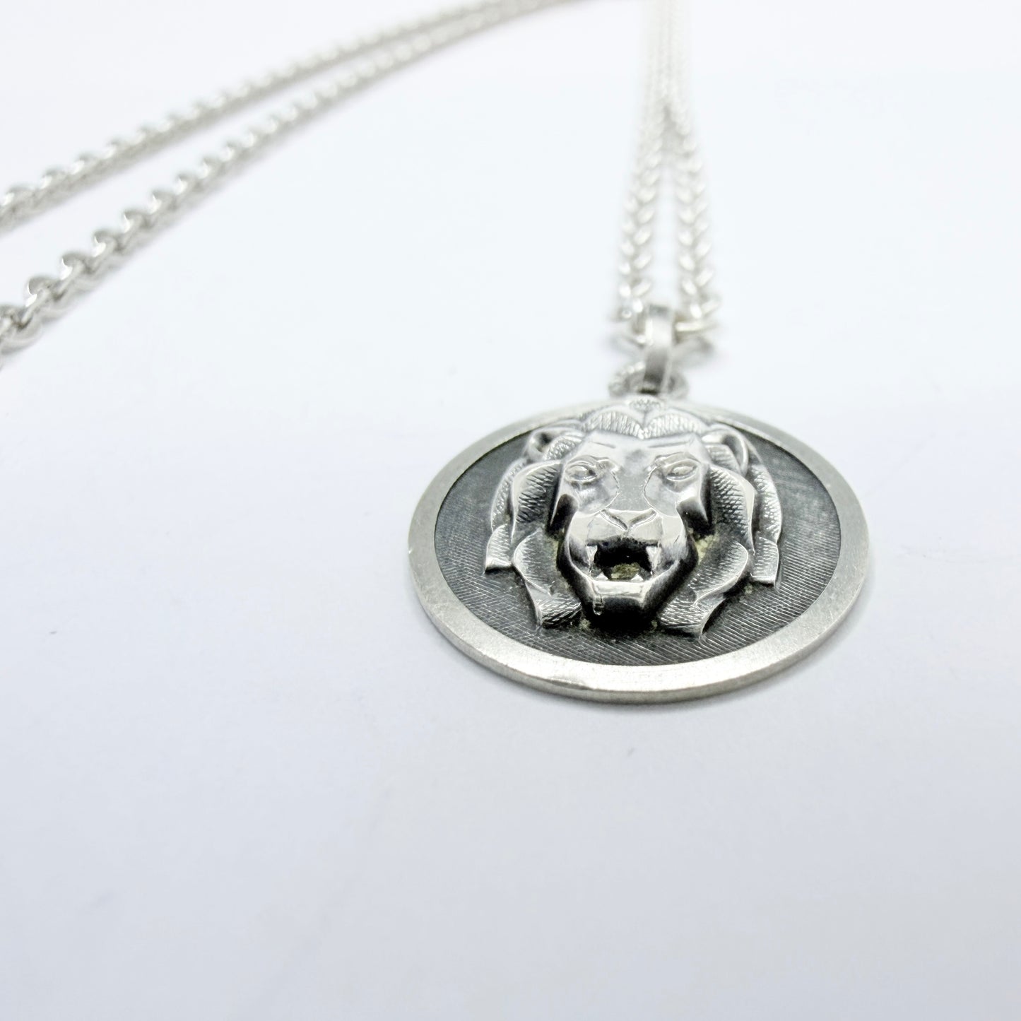 Vintage Sterling Silver Zodiac Leo Pendant Necklace.