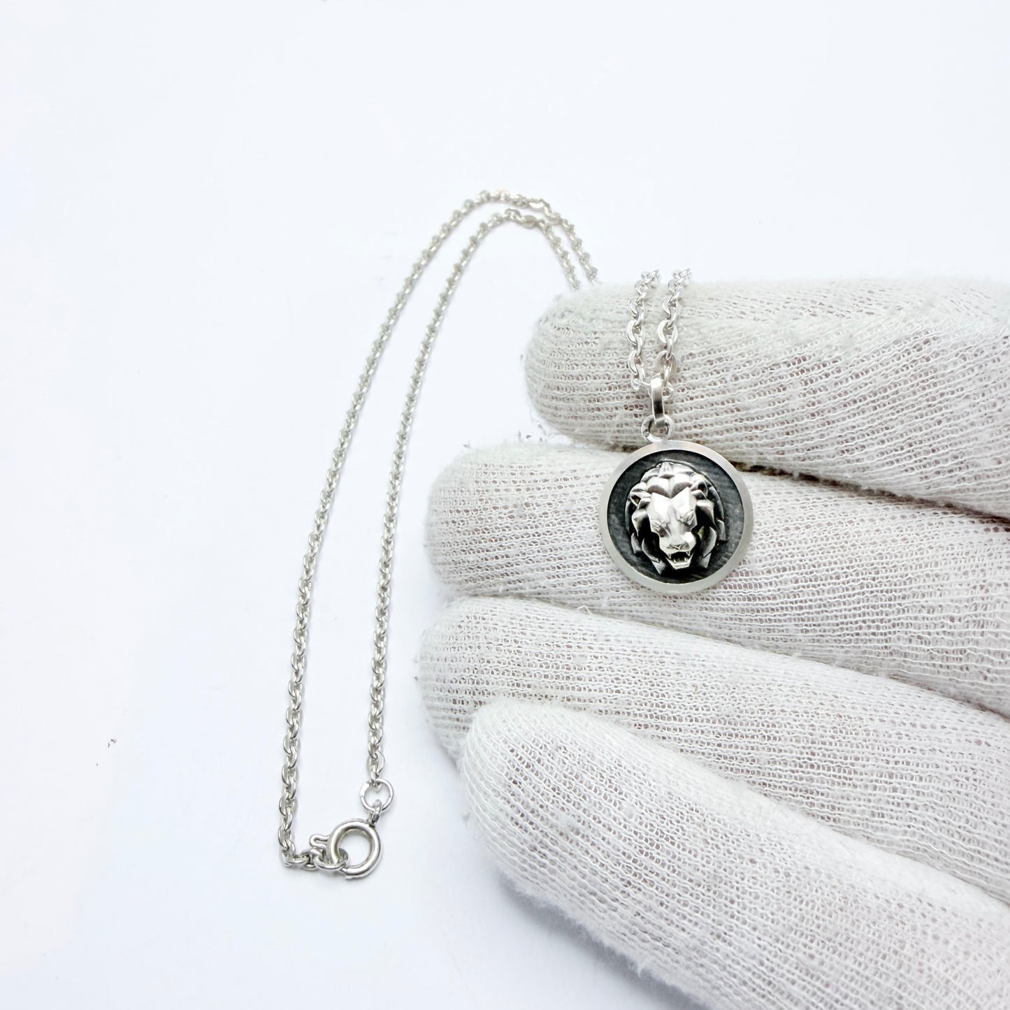 Vintage Sterling Silver Zodiac Leo Pendant Necklace.