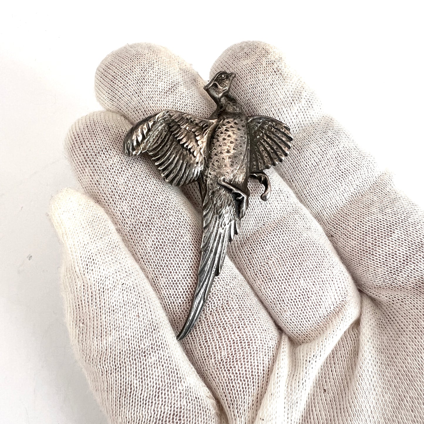 Signed Lynn Bogue Hunt Sterling Silver Bird Pin.