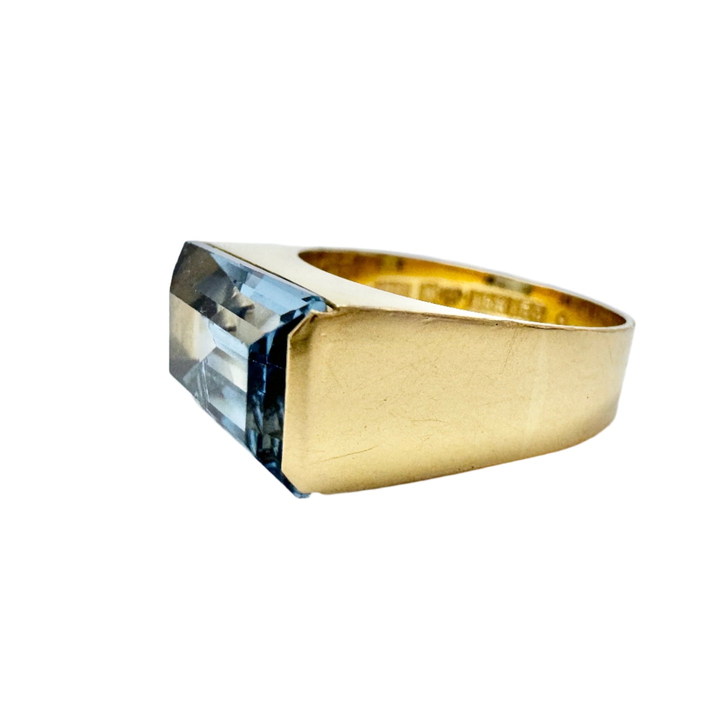 Bengt Hallberg, Sweden 1967. Vintage 18k Gold Blue Synthetic Spinel Ring.