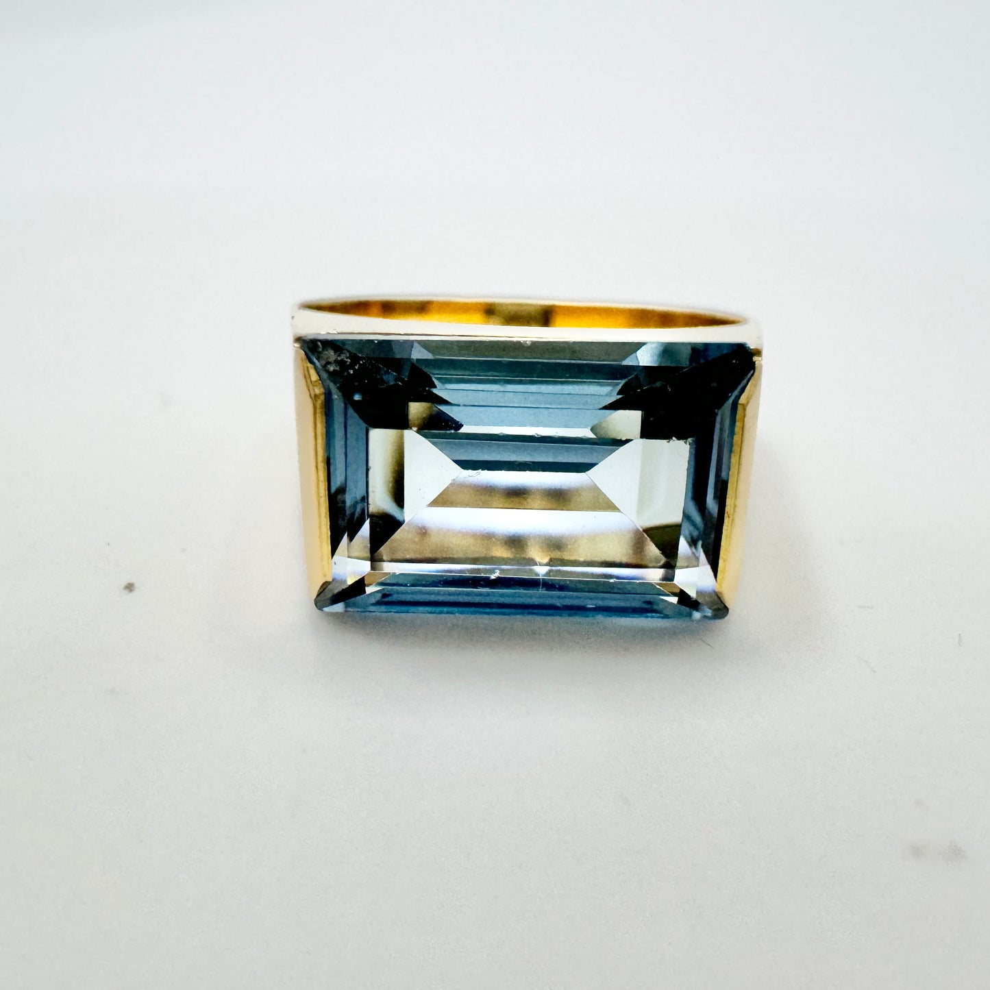 Bengt Hallberg, Sweden 1967. Vintage 18k Gold Blue Synthetic Spinel Ring.