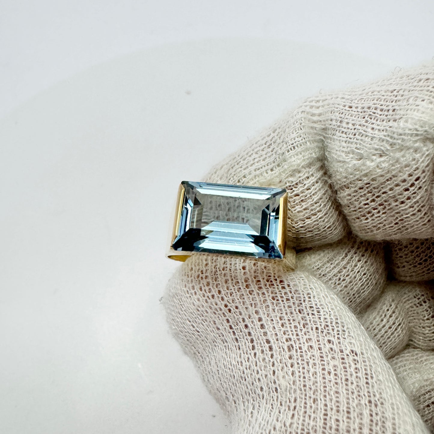 Bengt Hallberg, Sweden 1967. Vintage 18k Gold Blue Synthetic Spinel Ring.