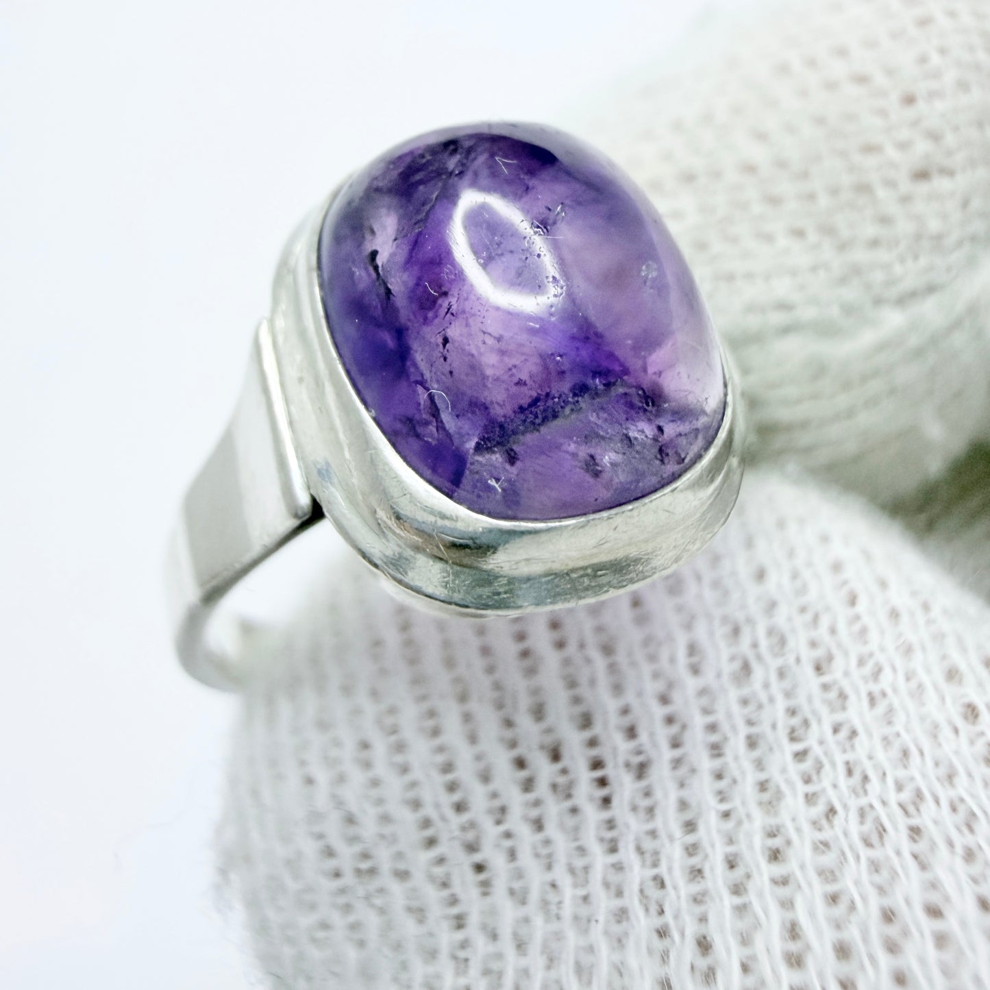 Vintage ca 1960. Solid Silver Amethyst Ring.
