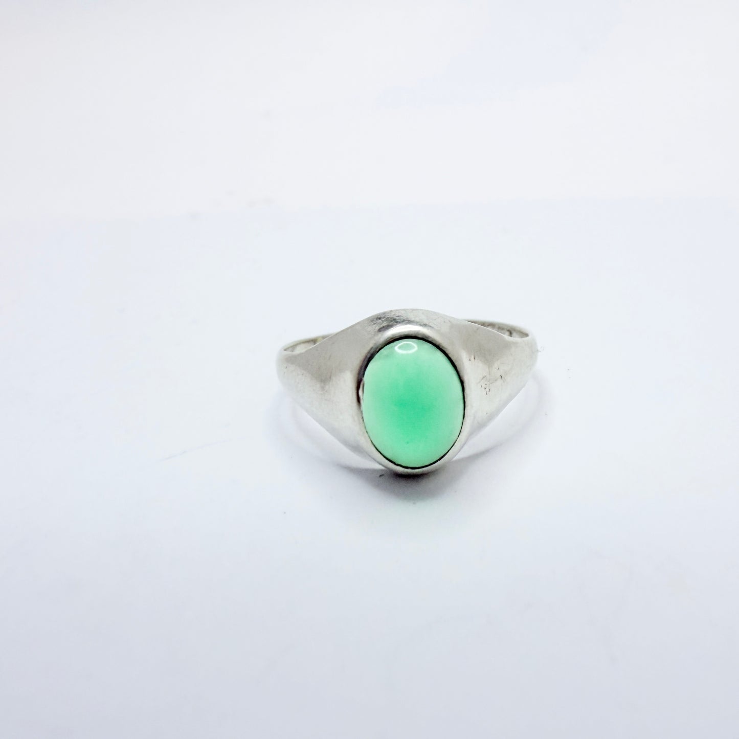 G Kaplan, Sweden ca 1960. Vintage Solid Silver Chrysoprase Ring.
