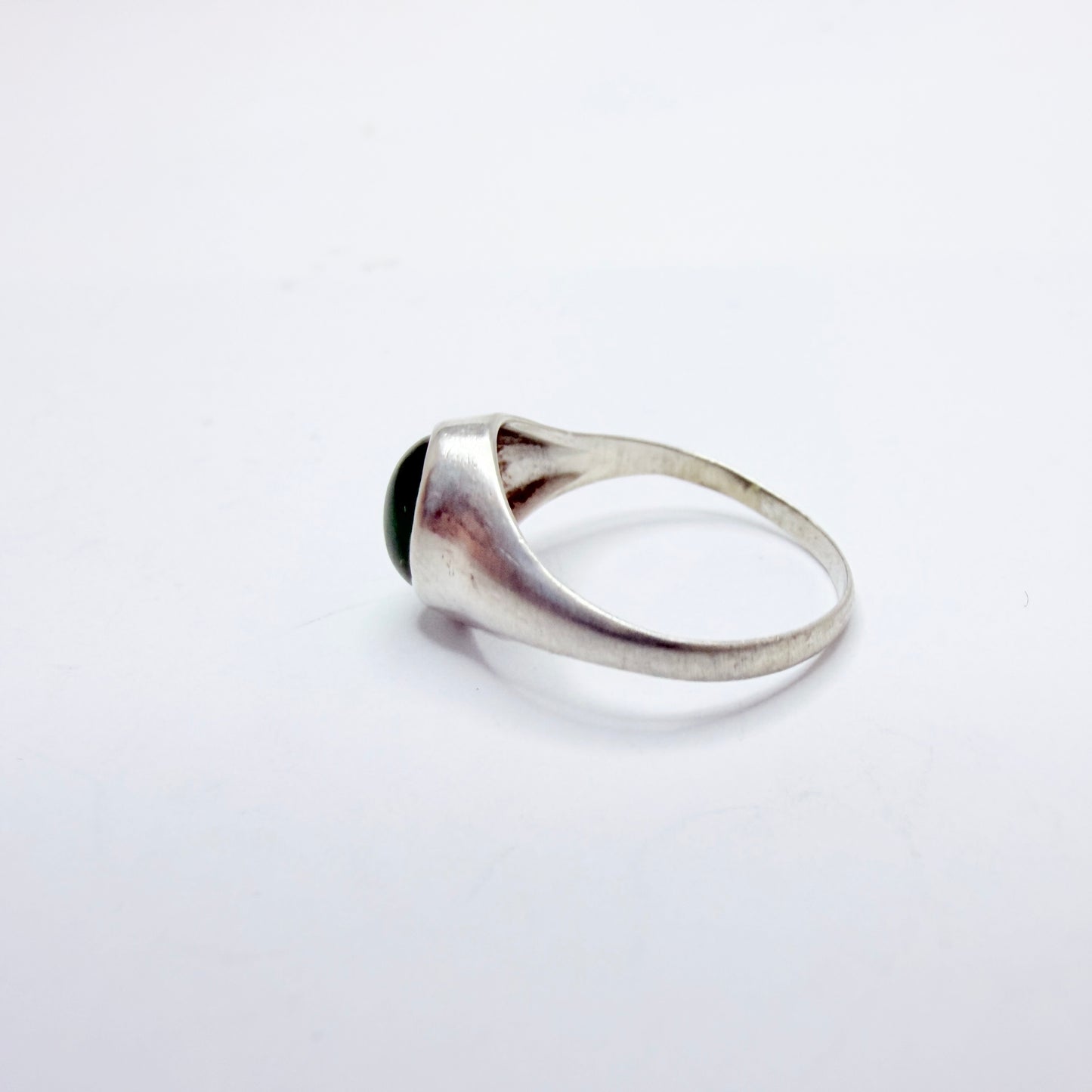G Kaplan, Sweden ca 1960. Vintage Solid Silver Chrysoprase Ring.