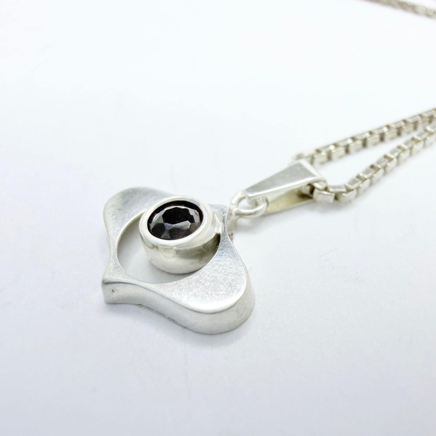 Salovaara, Finland. Vintage Sterling Silver Garnet Pendant Necklace.
