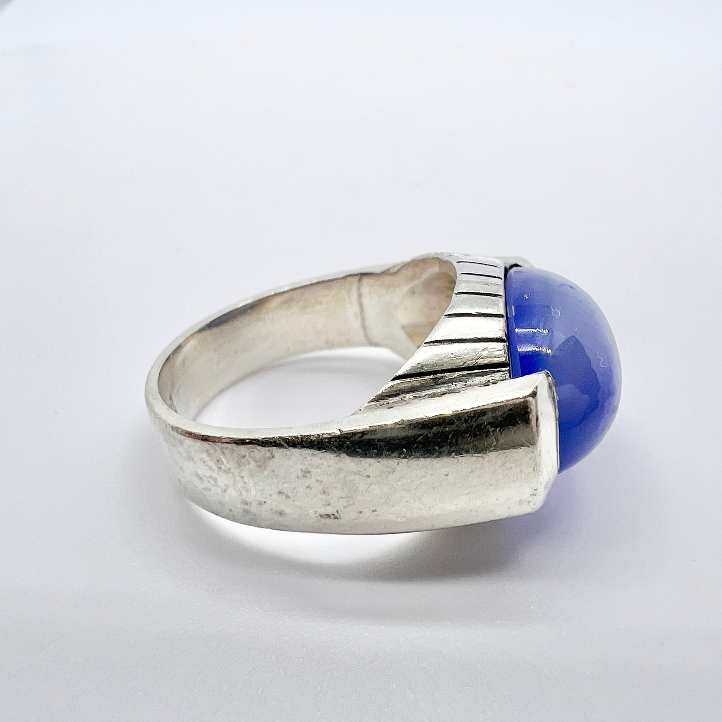 Carlman, Sweden 1961. Vintage Mid-century Modern Sterling Silver Chalcedony Ring.