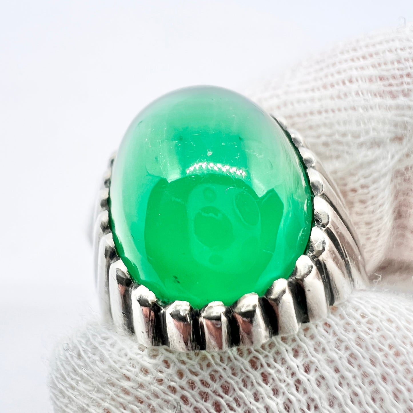 Vintage 1950-60s Solid Silver Chrysoprase Ring.