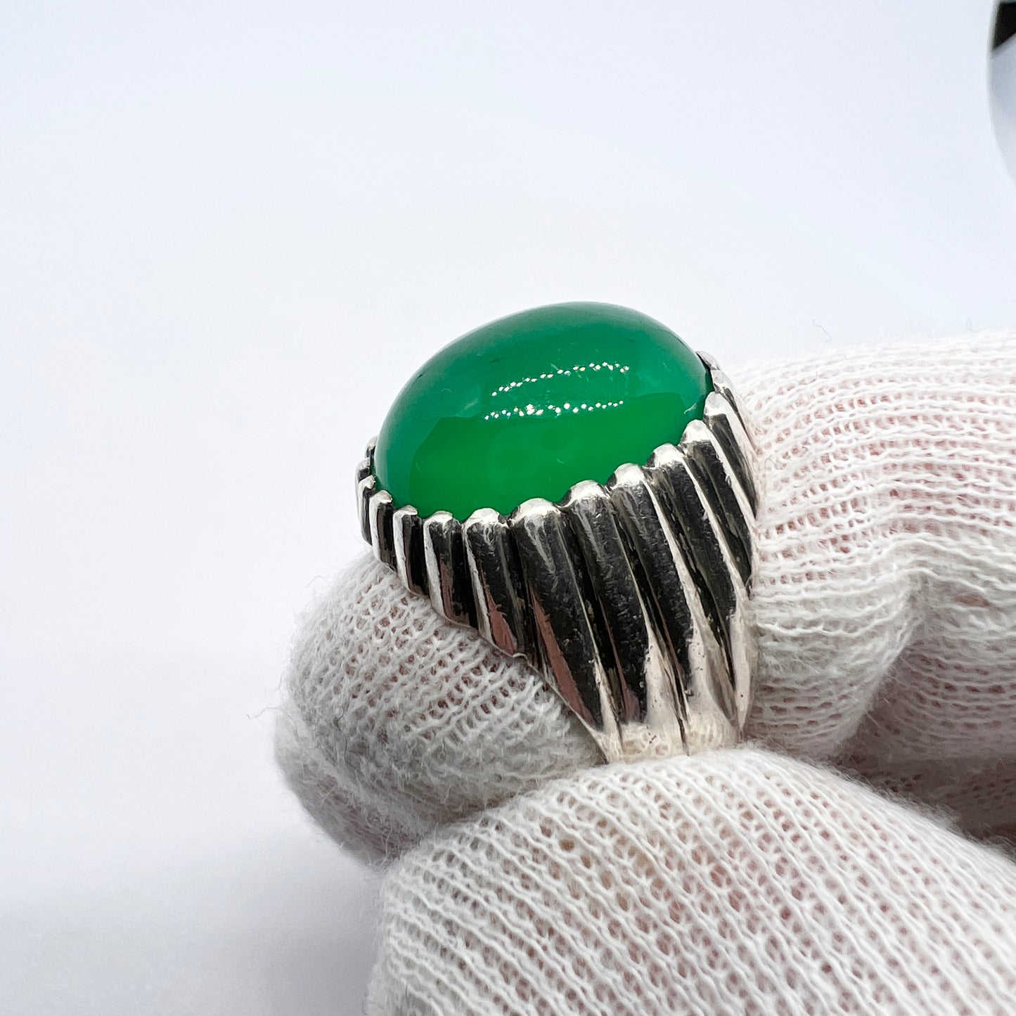 Vintage 1950-60s Solid Silver Chrysoprase Ring.