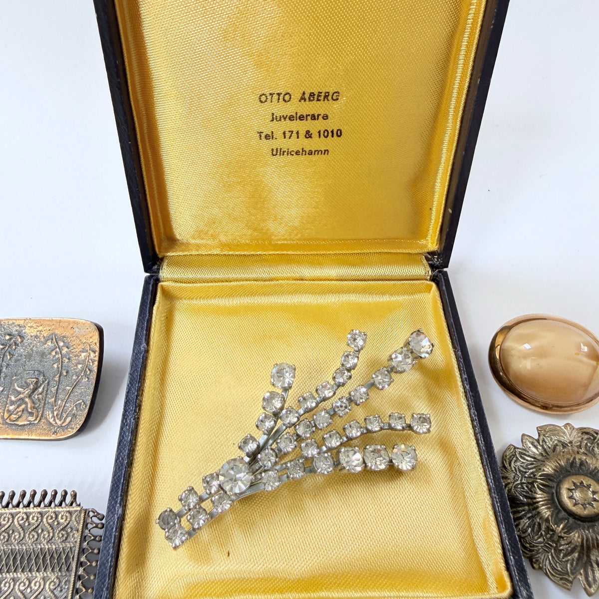 Job-lot Vintage Costume Jewelry Brooches + Box.