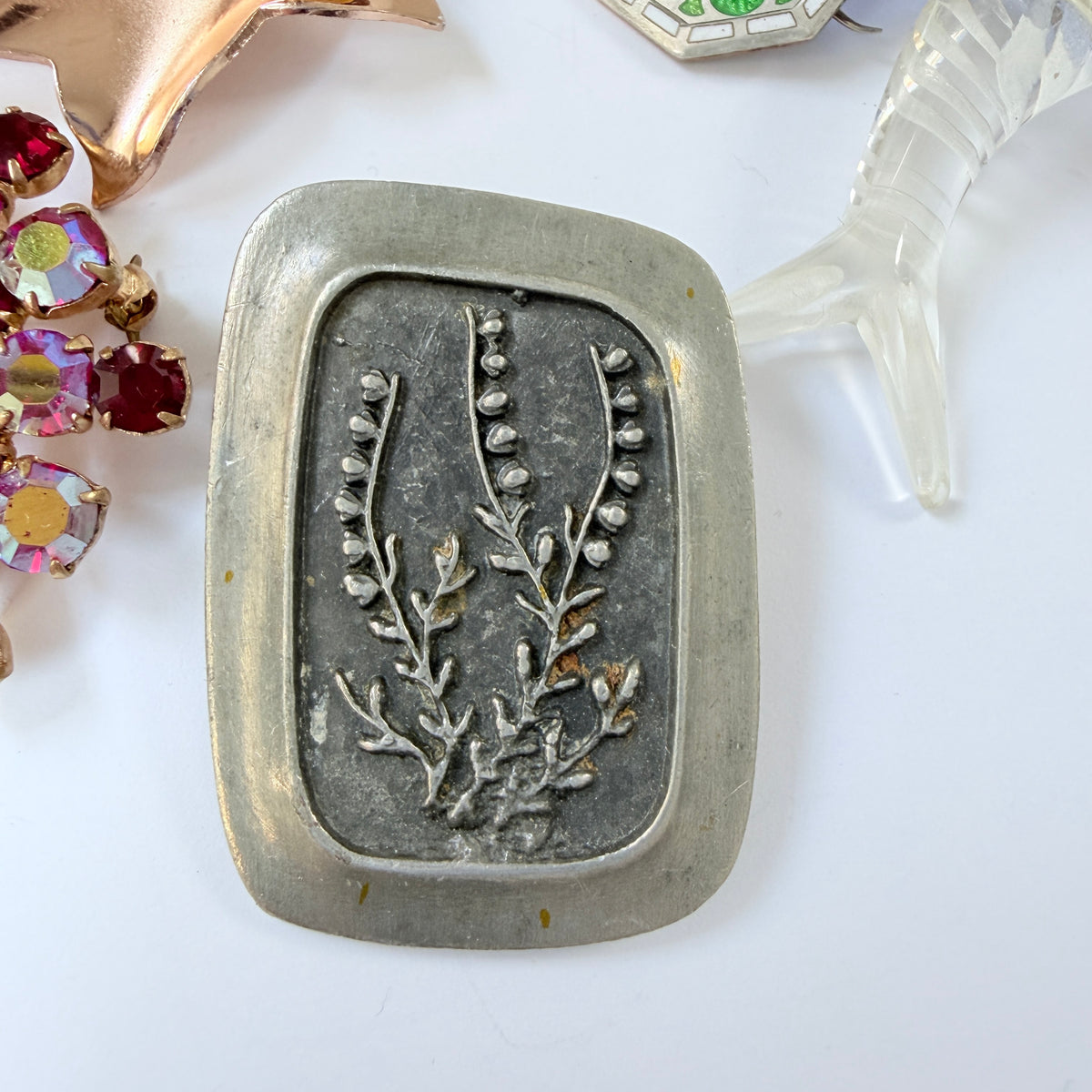 Job-lot Vintage Costume Jewelry Brooches + Box.
