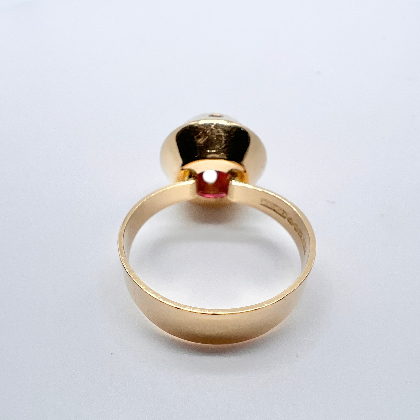 Ceson, Sweden 1971. Vintage 18k Gold Synthetic Sapphire Ring.