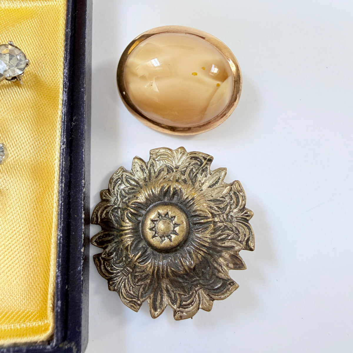 Job-lot Vintage Costume Jewelry Brooches + Box.