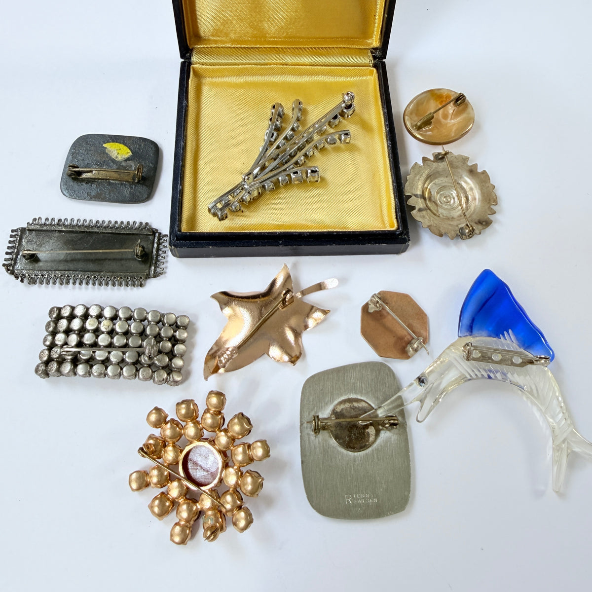 Job-lot Vintage Costume Jewelry Brooches + Box.