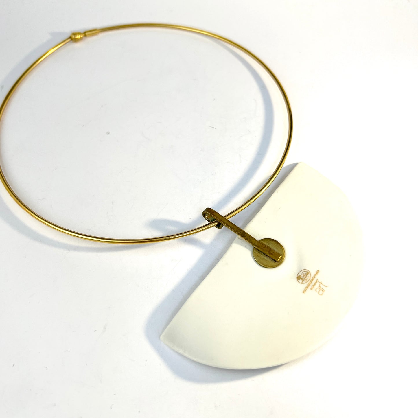 Hutschenreuther Porcelain, Germany. Vintage Large Porcelain Pendant Yellow Metal Neck-ring.