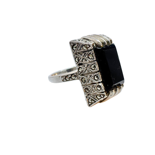 Vintage Sterling Silver Marcasite Onyx Ring.