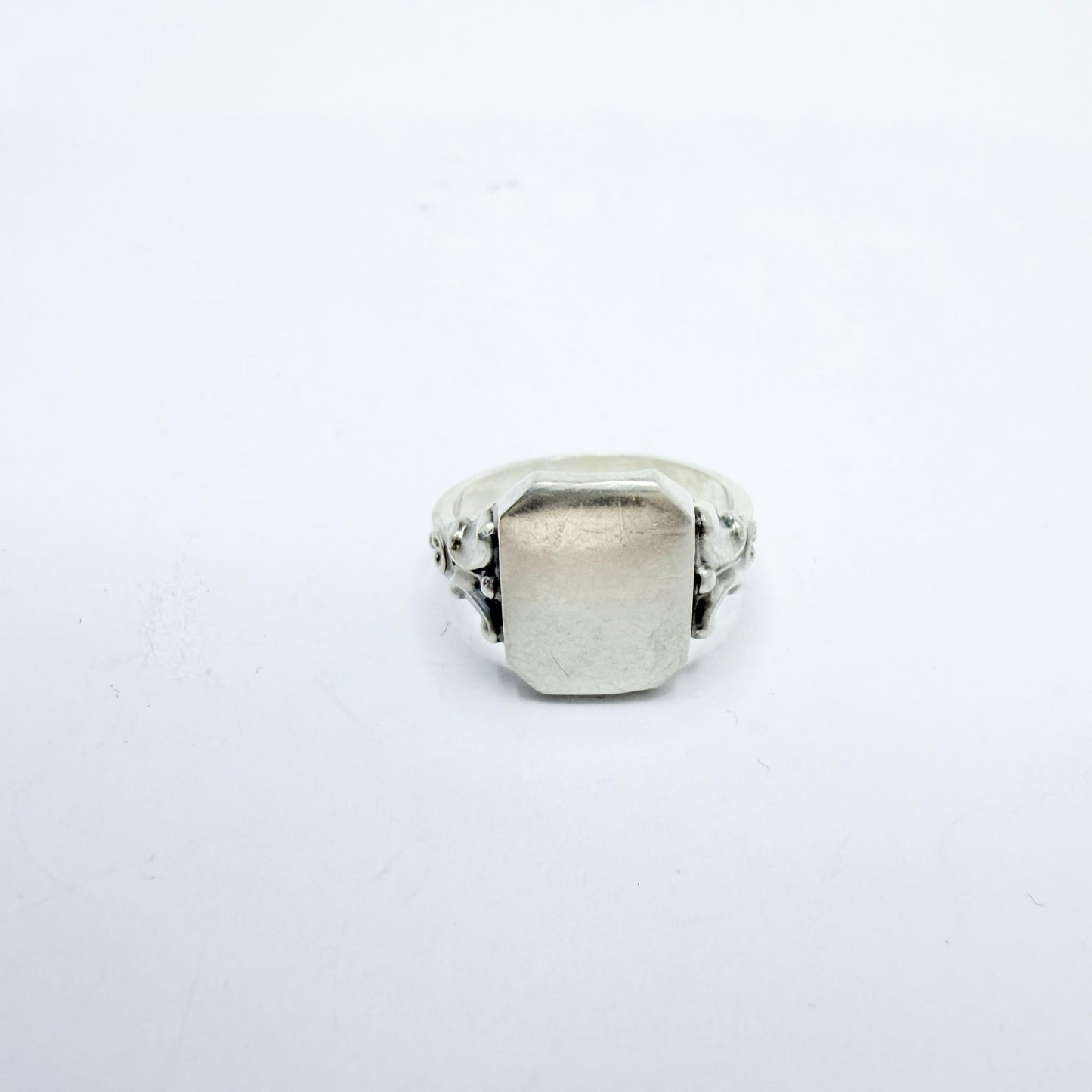 G Dahlgren, Sweden 1949. Vintage Sterling Silver Signet Ring.