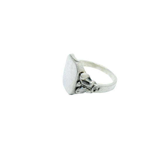 G Dahlgren, Sweden 1949. Vintage Sterling Silver Signet Ring.