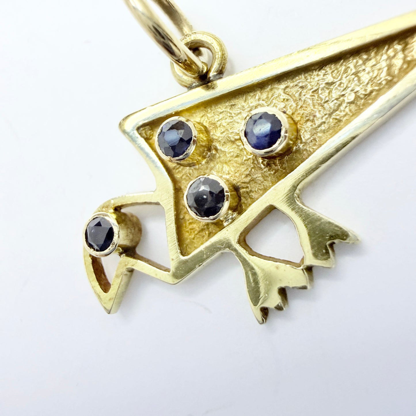 Oswaldo Guayasamin, Ecuador. Vintage 18k Gold Sapphire Bird Pendant.