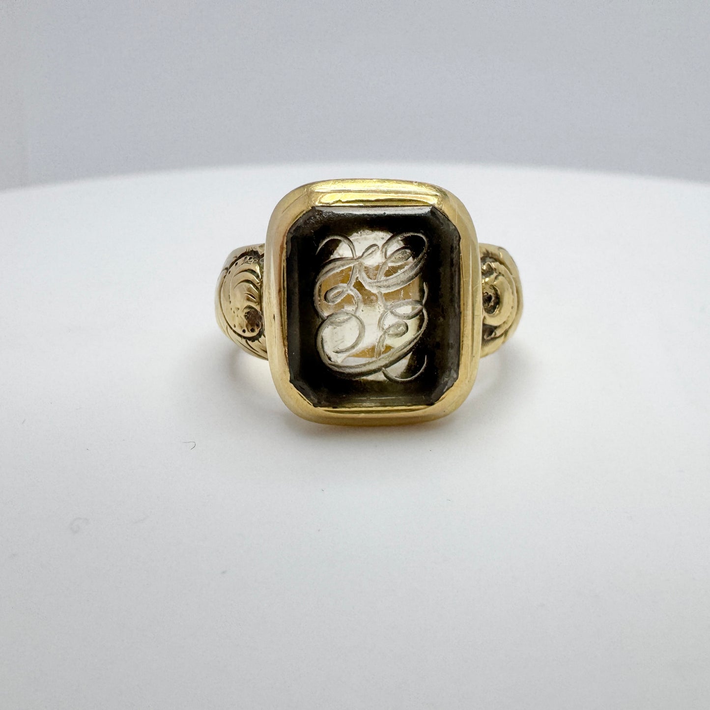Gustav Möllenborg, Sweden 1877. Antique Victorian 18k Gold Signet Ring.