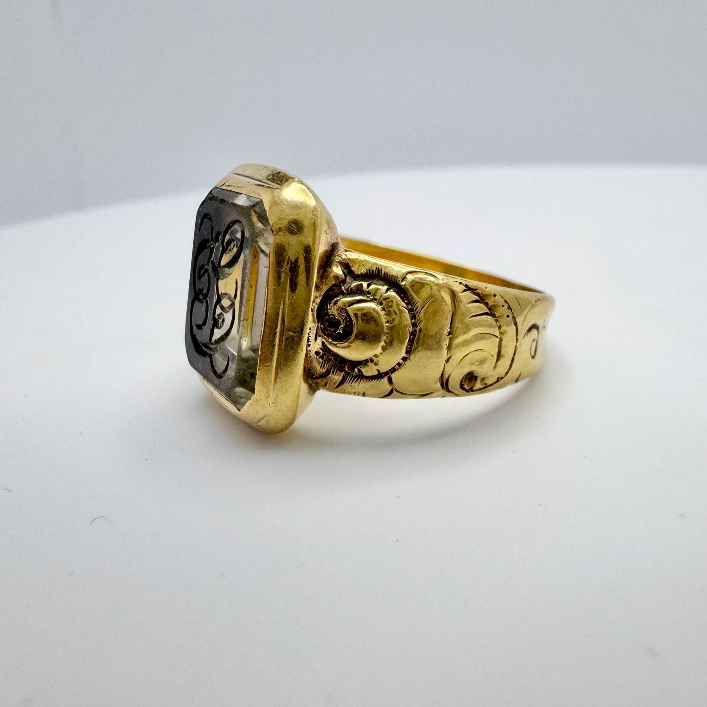 Gustav Möllenborg, Sweden 1877. Antique Victorian 18k Gold Signet Ring.