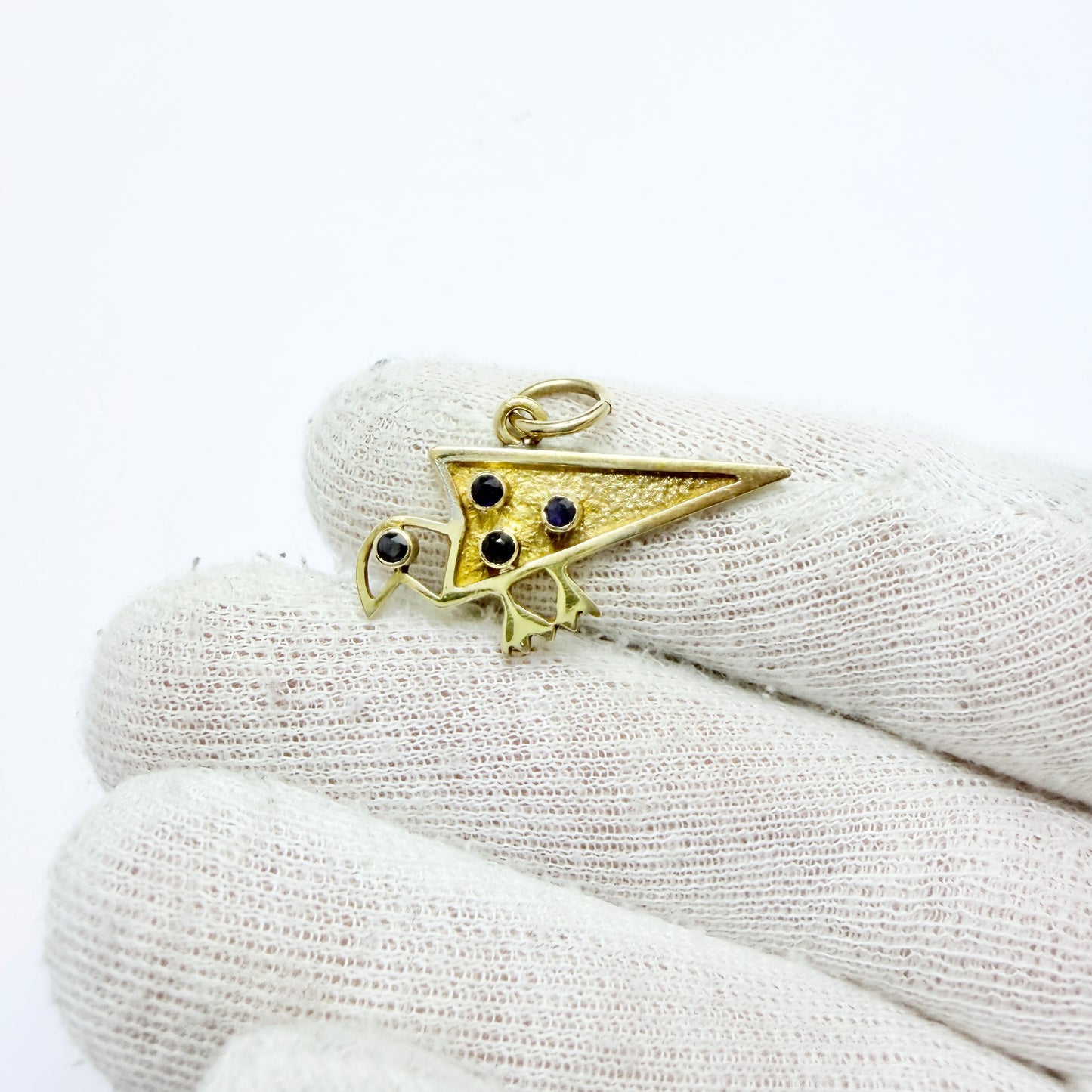 Oswaldo Guayasamin, Ecuador. Vintage 18k Gold Sapphire Bird Pendant.