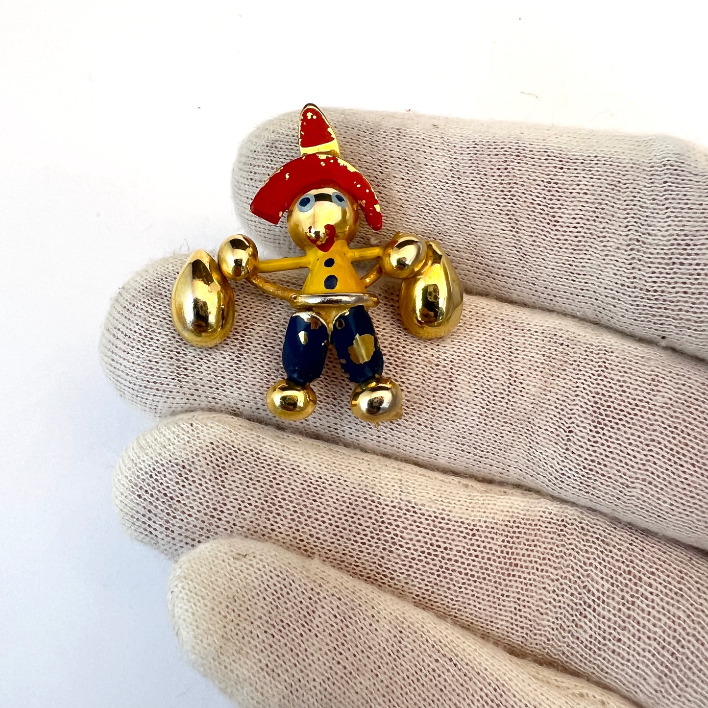 Industria Argentina, Vintage 1940s Enamel Brooch.