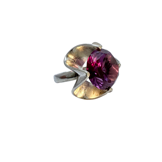 Mexico City c 1960s. Vintage Sterling Silver Synthetic Purple Sapphire Ring.