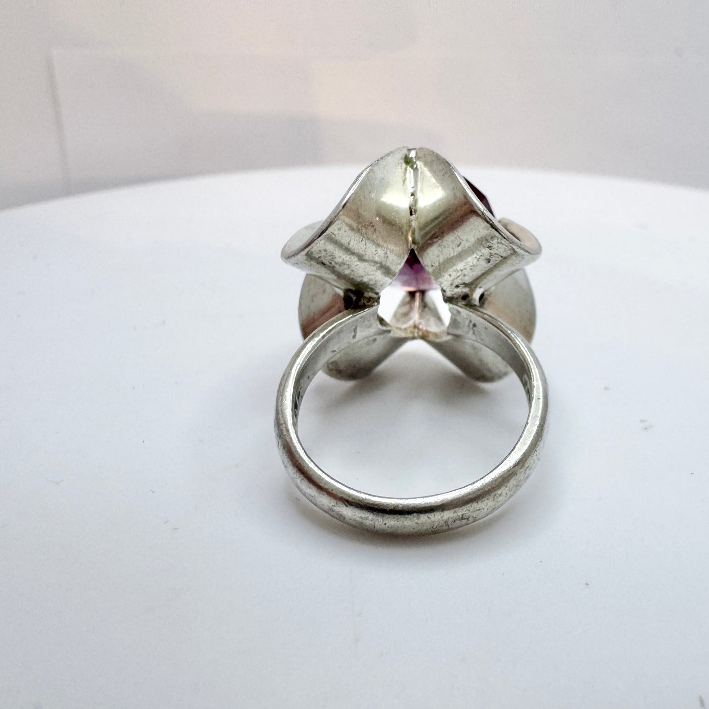 Mexico City c 1960s. Vintage Sterling Silver Synthetic Purple Sapphire Ring.