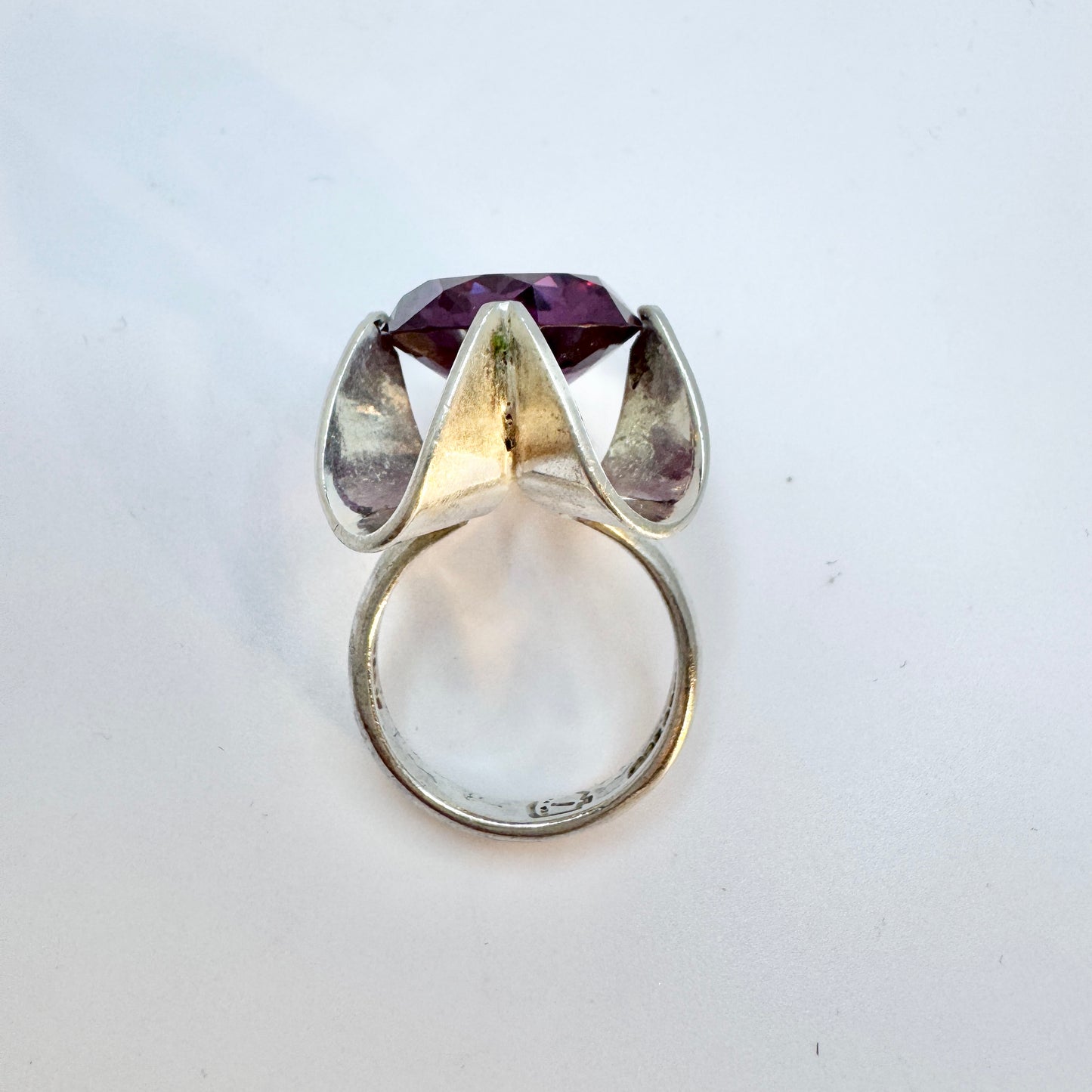 Mexico City c 1960s. Vintage Sterling Silver Synthetic Purple Sapphire Ring.