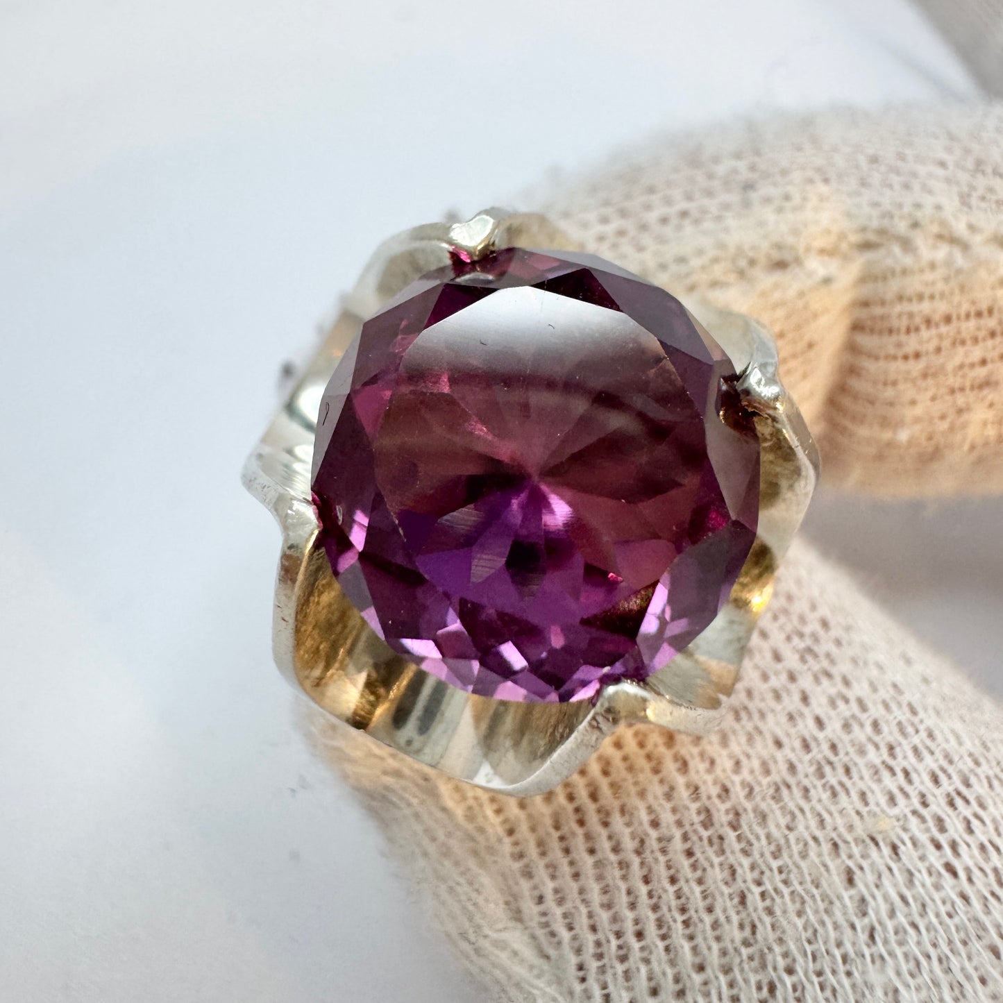 Mexico City c 1960s. Vintage Sterling Silver Synthetic Purple Sapphire Ring.