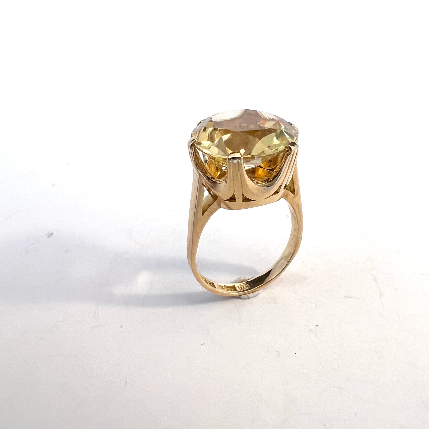 Markström, Sweden 1966. Vintage 18k Gold Citrine Cocktail Ring.