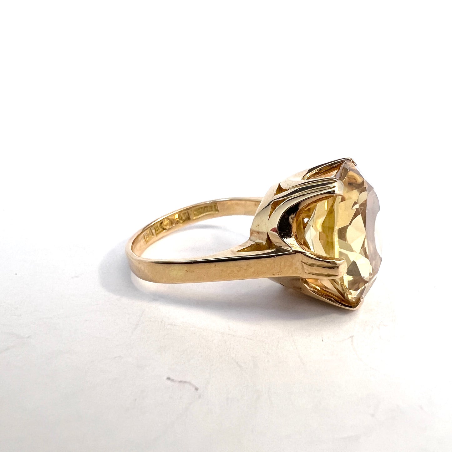 Markström, Sweden 1966. Vintage 18k Gold Citrine Cocktail Ring.