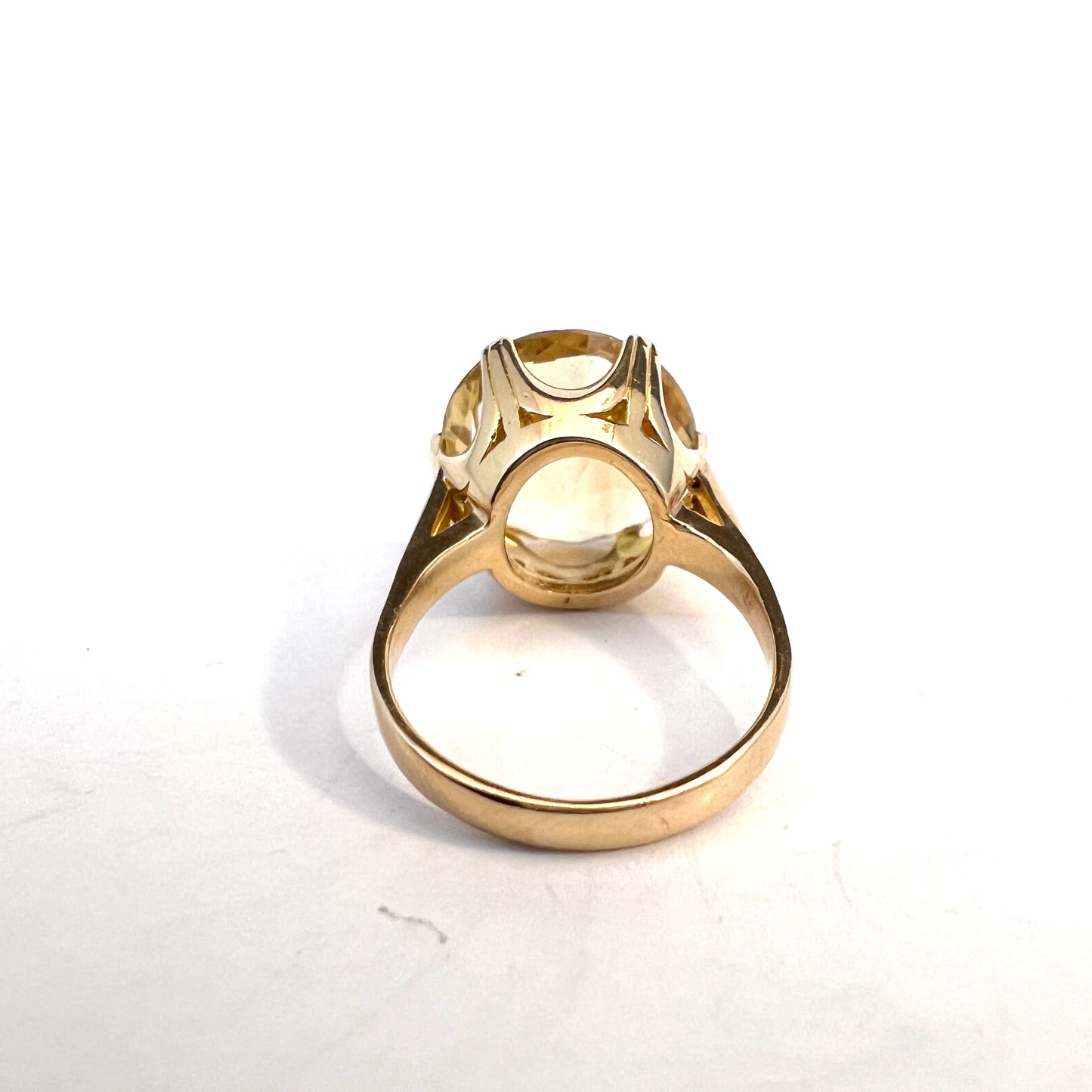 Markström, Sweden 1966. Vintage 18k Gold Citrine Cocktail Ring.