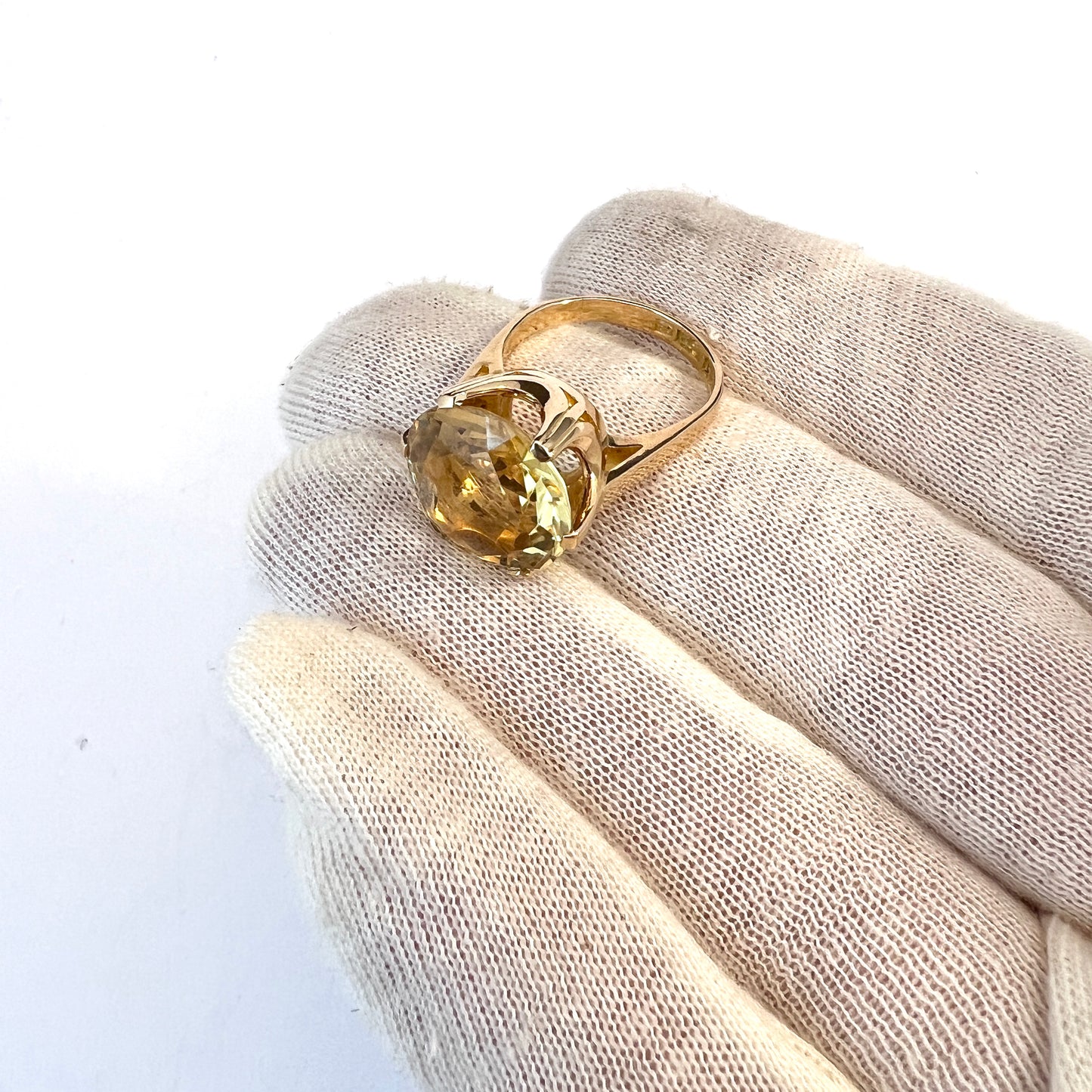 Markström, Sweden 1966. Vintage 18k Gold Citrine Cocktail Ring.