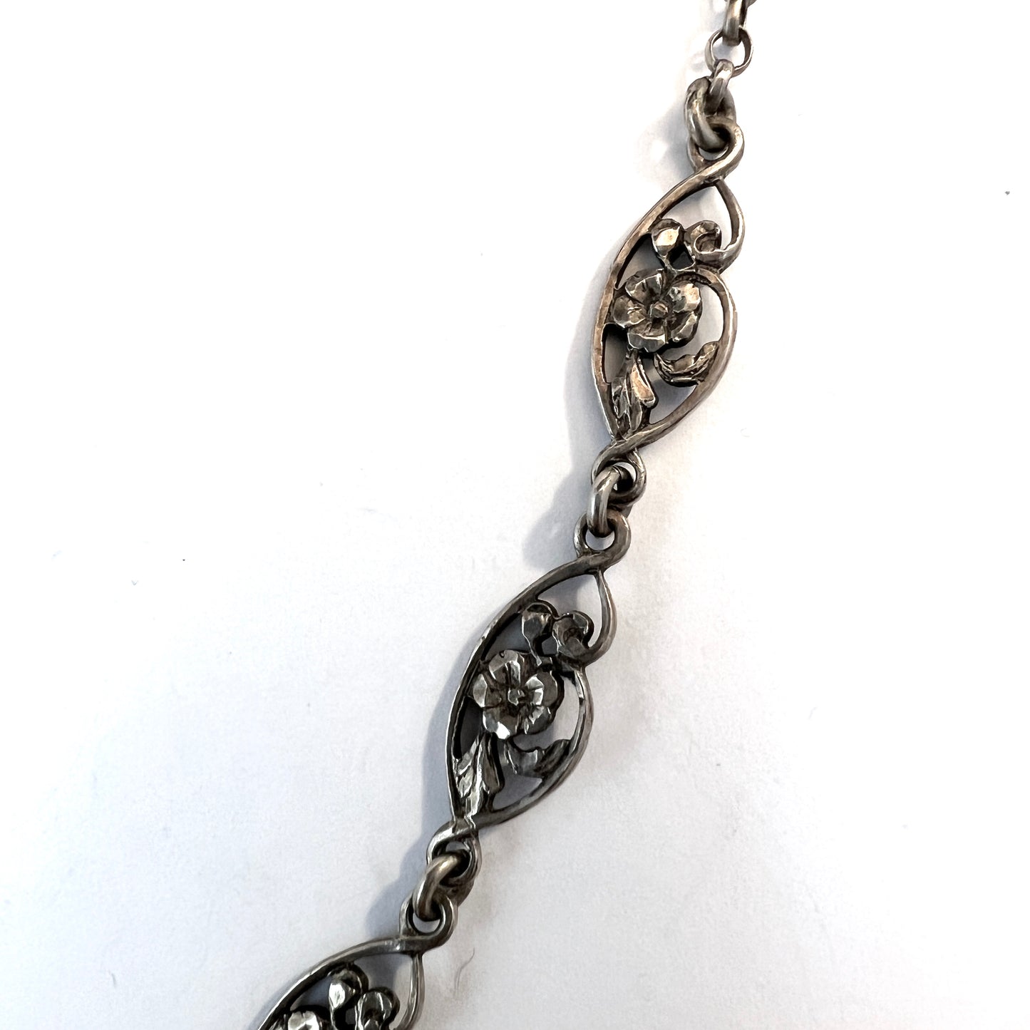 Vintage c 1940s. Solid Silver Necklace with Dog Clip Clasp