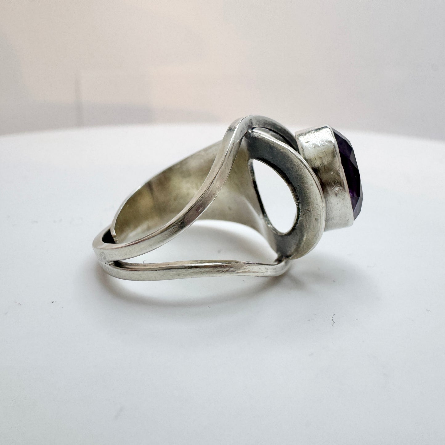Vintage c 1960s. Solid Silver Amethyst Ring.