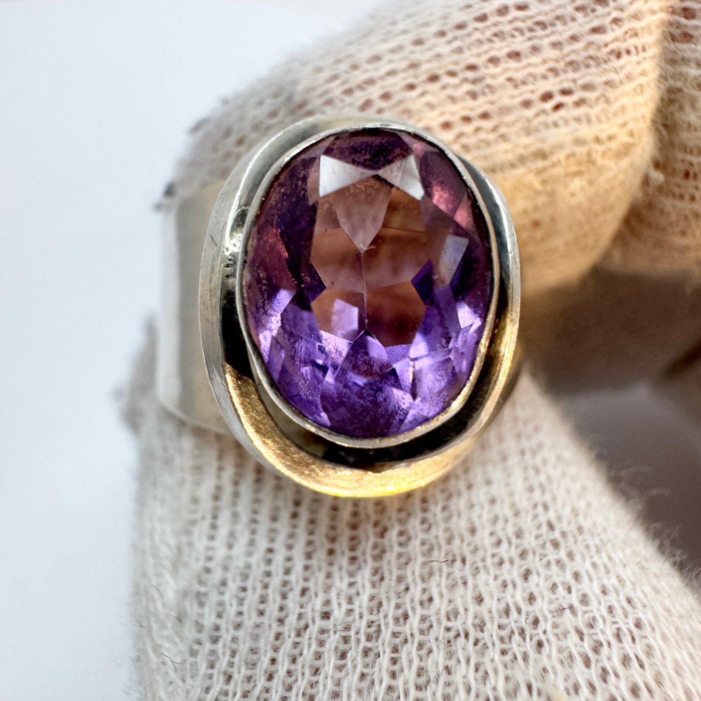 Vintage c 1960s. Solid Silver Amethyst Ring.