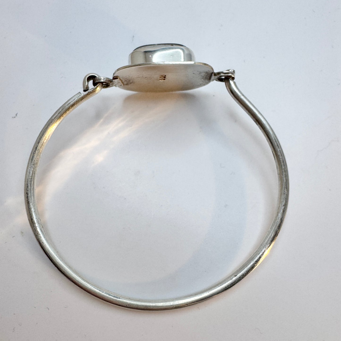 Vintage c 1980s. Sterling Silver Art Glass Hinged Bangle Bracelet.