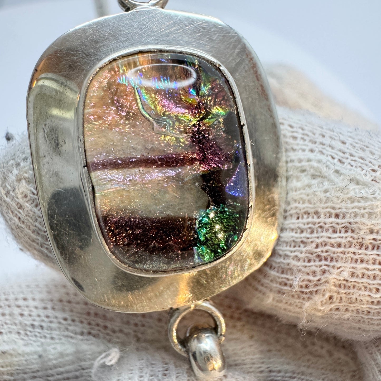 Vintage c 1980s. Sterling Silver Art Glass Hinged Bangle Bracelet.