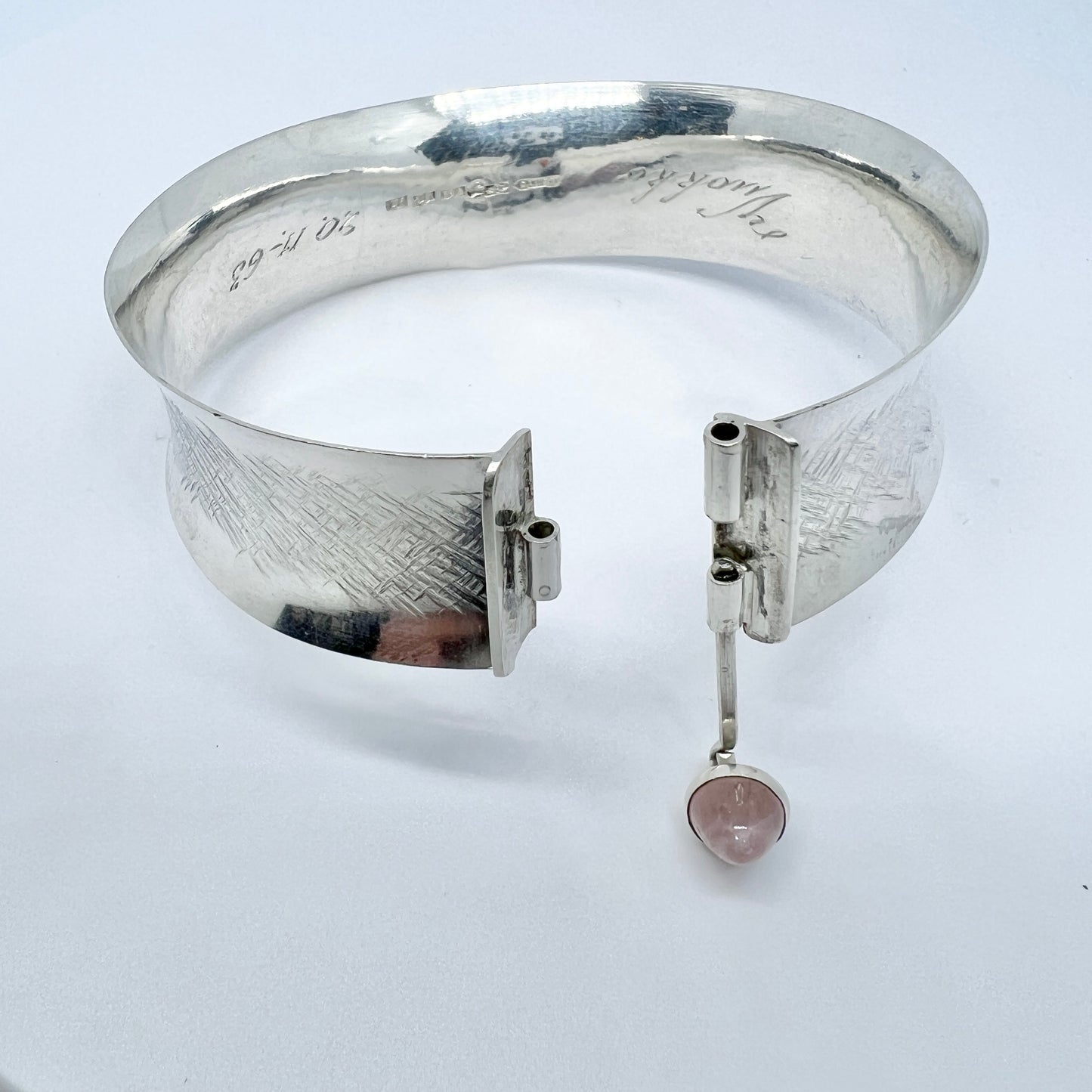 Laila Tavilehto, Finland 1963 Vintage Solid Silver Rose Quartz Bangle Bracelet.