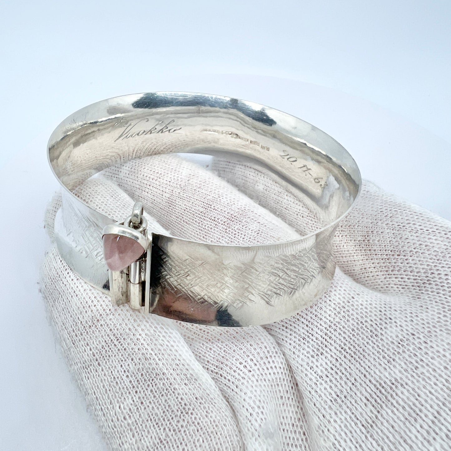 Laila Tavilehto, Finland 1963 Vintage Solid Silver Rose Quartz Bangle Bracelet.