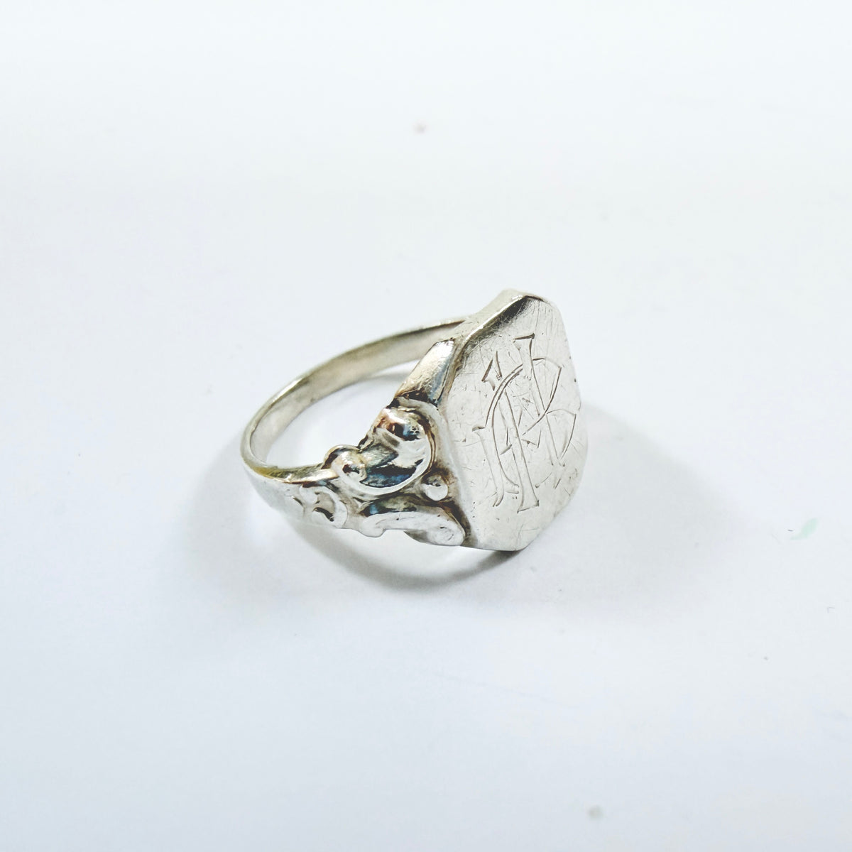 G Dahlgren, Sweden 1946. Vintage Solid SIlver Signet Ring HB / BH