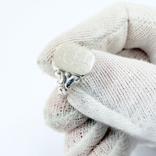 G Dahlgren, Sweden 1946. Vintage Solid SIlver Signet Ring HB / BH