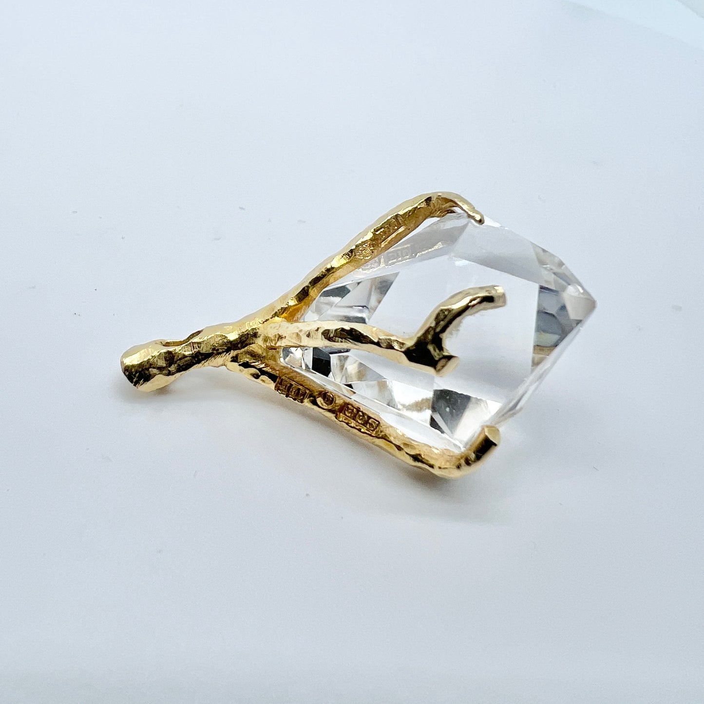 Sengels Guldsmedja, Sweden 1976. Vintage 18k Gold Rock Crystal Pendant.