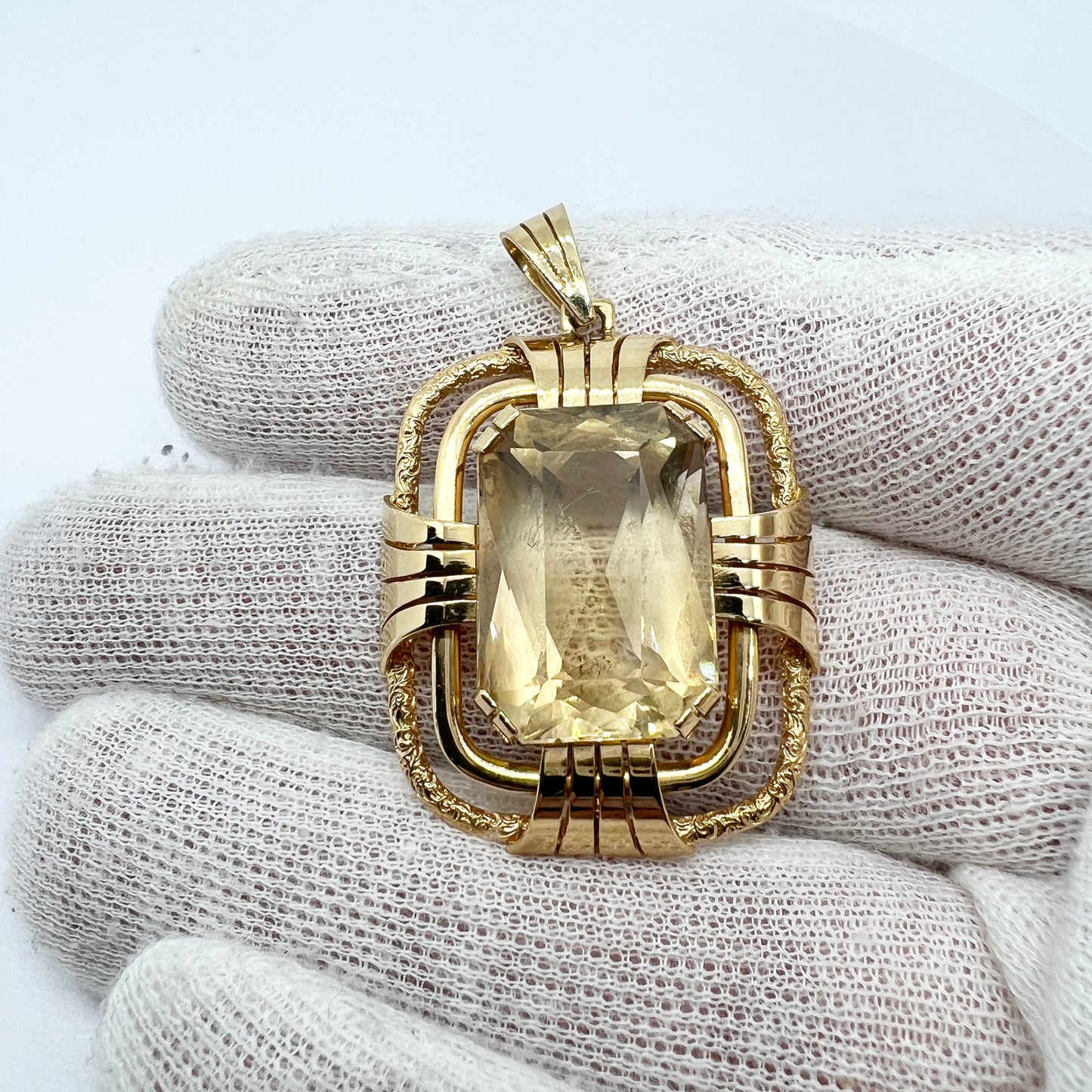 Wilhelm Harbeck, Sweden 1951. Vintage Mid-century Modern 18k Gold Citrine Pendant.